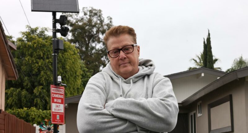 Valley Glen residents fight crime with signs, Flock cameras â but city officials say its illegal